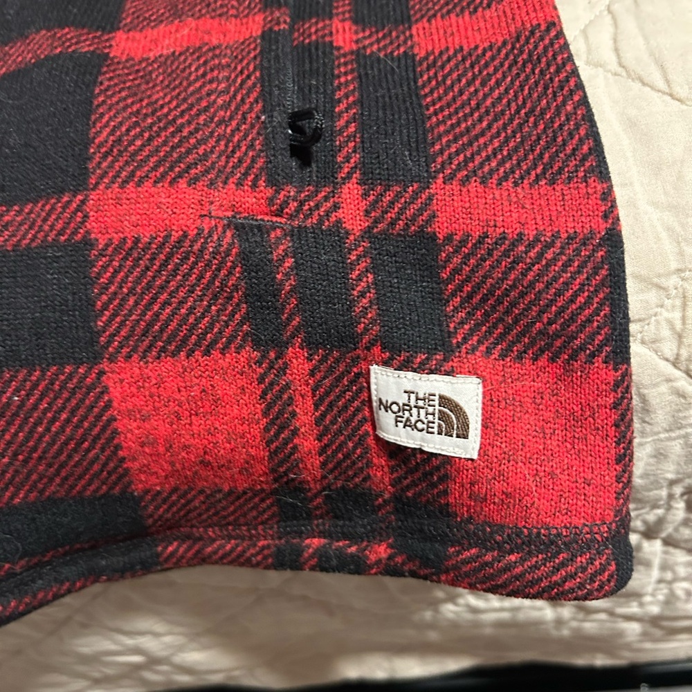 North Face fleece. Worn once. Size Small